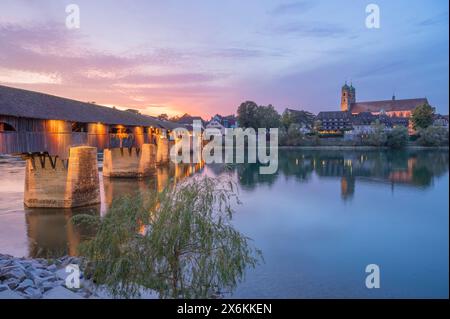 Covered wooden bridge and Fridolinsmünster in Bad Säckingen at sunset, Hotzenwald, Bad Säckingen, High Rhine, Rhine, Black Forest, Baden-Württemberg, Stock Photo