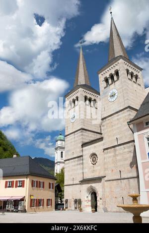 Schlossplatz, Collegiate Church of St. Peter and John the Baptist, Berchtesgaden, Bavaria, Germany Stock Photo