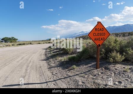 road closed ahead sign on a dirt road in the Owens Valley of California Stock Photo