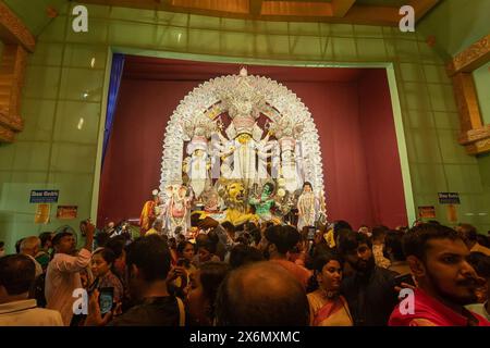 Kolkata,West Bengal, India- 4th October, 2022 : Beautifullly decorated Durga Puja idol inside Bagbazar sarbojonin puja pandal. Durga Puja festival. Stock Photo