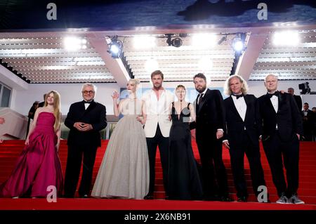 Margaret Sixel, Alyla Browne, George Miller, Anya Taylor-Joy, Chris Hemsworth, Elsa Pataky, Tom Burke, Doug Mitchell und Tom Holkenborg / Junkie XL nach der Premiere des Kinofilms 'Furiosa: A Mad Max Saga' auf dem Festival de Cannes 2024 / 77. Internationale Filmfestspiele von Cannes im Palais des Festivals. Cannes, 15.05.2024 Stock Photo