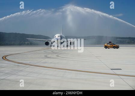 HANGZHOU, CHINA - MAY 16, 2024 - Flight CA726 from Osaka, Japan, passes through the 'water gate' set up at Hangzhou Xiaoshan International Airport to Stock Photo