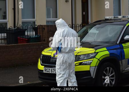 Forensic examination at a property on Madrid street following the murder of Kathryn Parton Belfast, United Kingdom 16/05/2024 Police at the scene of a murder in Madrid Street East Belfast Belfast Northern Ireland credit:HeadlineX/Alamy Live News Stock Photo