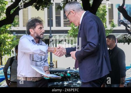 Il segretario generale CGIL Maurizio Landini con il segretario Usigrai Daniele Macheda in occasione della manifestazione indetta dal sindacato giornalisti Rai Usigrai per la salvaguardia della libertà d'informazione davanti alla sede generale Rai di Viale Mazzini a Roma, Giovedì, 16 Maggio 2024 (Foto Mauro Scrobogna/LaPresse) The general secretary of CGIL Maurizio Landini with the secretary Usigrai Daniele Macheda on the occasion of the demonstration called by the journalists union Rai Usigrai for the protection of freedom of information in front of the Rai general headquarters in Viale Maz Stock Photo