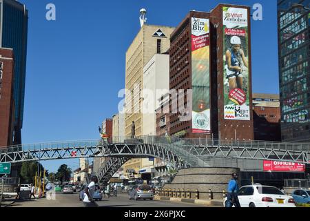 Harare, Zimbabwe, 21st April 2024: Pedestrian bridge with the statue of Mbuya Nehanda in Harare city centre, daytime view. Credit: Vuk Valcic/Alamy Stock Photo