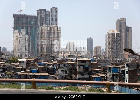 Slum housing and new apartment blocks under construction on the north east edge of the city, Mumbai, Maharashtra State, India Stock Photo