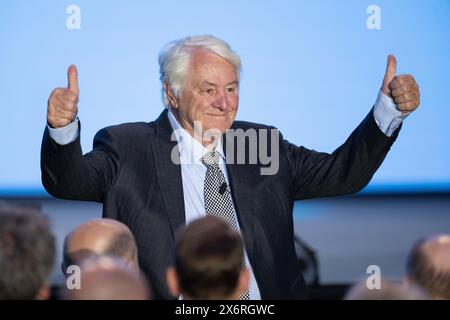 Mannheim, Germany. 16th May, 2024. Hasso Plattner, co-founder of the SAP software group, gives the thumbs up at his farewell. Credit: Marijan Murat/dpa/Alamy Live News Stock Photo