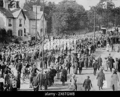 A photograph shows German prisoners marching through the streets of Southampton, England. These approximately 1,100 prisoners of war were taken during the Battle of Loos in September 1915. The image highlights the aftermath of one of the largest British offensives on the Western Front during World War I and the transport of captured enemy soldiers to the home front. Stock Photo