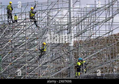 Construction workers on scaffolding, preparations for the Olympic Games in Paris 2024, Paris, France Stock Photo
