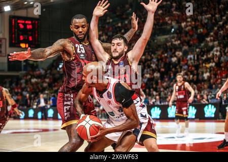 Reggio Emilia, Italy. 16th May, 2024. Umana REyer Venezia defense during PlayOff - UNAHOTELS Reggio vs Umana Reyer Venezia, Italian Basketball Serie A match in Reggio Emilia, Italy, May 16 2024 Credit: Independent Photo Agency/Alamy Live News Stock Photo