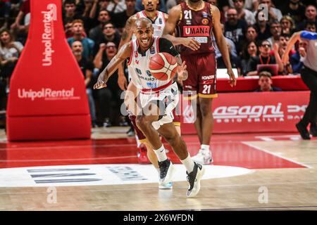 Reggio Emilia, Italy. 16th May, 2024. Jamar Smith (Unahotels Reggio Emilia) during PlayOff - UNAHOTELS Reggio vs Umana Reyer Venezia, Italian Basketball Serie A match in Reggio Emilia, Italy, May 16 2024 Credit: Independent Photo Agency/Alamy Live News Stock Photo