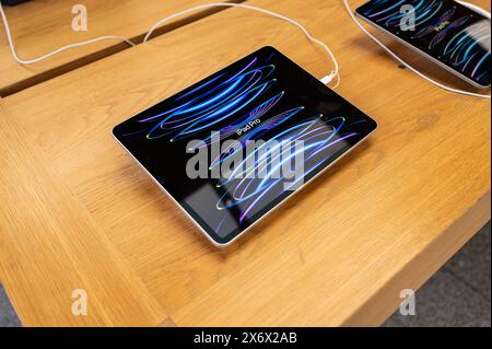 Apple Store in Puerta del Sol, Madrid, Spain Stock Photo