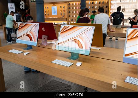 Apple Store in Puerta del Sol, Madrid, Spain Stock Photo