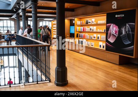 Apple Store in Puerta del Sol, Madrid, Spain Stock Photo