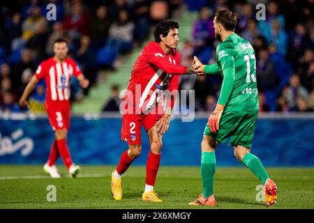 Bilbao, Espagne. 15th May, 2024. Jose Giménez of Atlético de Madrid (L) salutes teammate Goalkeeper Jan Oblak (R) during the La Liga football match between Getafe FC v Atlético de Madrid at the Coliseum Alfonso Pérez in Getafe, Spain (Maria de Gracia Jimenez/Eurasia Sport Images/Sports Press Photo/SPP) Credit: SPP Sport Press Photo. /Alamy Live News Stock Photo