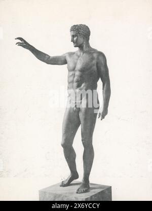 Antique bronze statue of a young man (front), probably in a museum in Athens, Part of Travel album with photos of sights in Greece and Egypt., photograph, anonymous, Athene, c. 1903 - in or before 1905, paper, collotype, height, 289 mm × width, 220 mm Stock Photo
