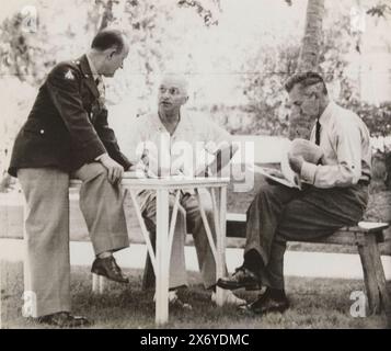 Meeting between President Truman, Secretary Forrestal and General Gruenther at the Little White House in Key West, Florida, Business at the Little White House (title on object), news photograph, anonymous, publisher: International News Photos, (mentioned on object), Key West, publisher: United States of America, 1948, baryta paper, gelatin silver print, height, 180 mm × width, 223 mm Stock Photo