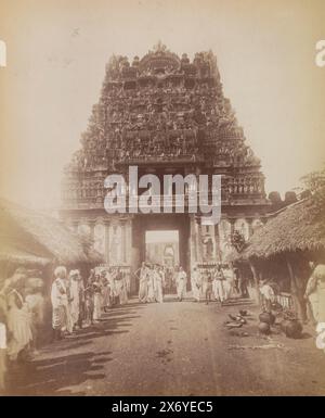 A gopuram of the Ranganathaswamy temple of Srirangam, Tiruchirappalli, Tamil Nadu, India, In South Indian Dravidian architecture, a gopuram is a tower above the entrance gate of a temple., photograph, anonymous, Tiruchirappalli, 1870 - 1890, paper, albumen print, height, 282 mm × width, 232 mm, height, 312 mm × width, 247 mm Stock Photo