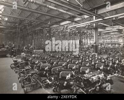 Car engines from the Wolseley Motor Company at the Ward End Works factory in Birmingham, photograph, F.R. Logan, (mentioned on object), Birmingham, 1932, baryta paper, gelatin silver print, height, 150 mm × width, 207 mm Stock Photo