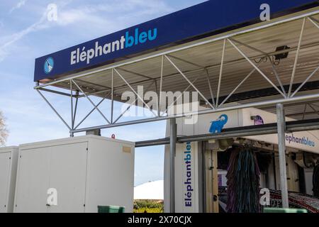 Bordeaux , France -  05 15 2024 : Elephant bleu logo brand franchise Car Wash and text sign  french company Stock Photo