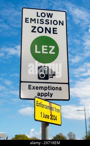 LEZ - Low Emmision Zone sign in Edinburgh, Scotland, UK. Stock Photo