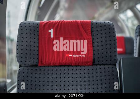 First class seating on Swiss railways InterRegio train Stock Photo - Alamy