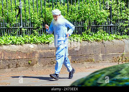 Glasgow, Scotland, UK. 17th May, 2024: UK Weather: Scorching hot weather saw an arrival of summer as  locals and tourists in the city  took to the botanics public park with its imposing glasshouse on great western road in the west end. Credit Gerard Ferry/Alamy Live News Stock Photo