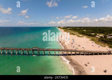 Venice fishing pier in Florida on sunny summer day. Bright seascape with surf waves crashing on sandy beach Stock Photo