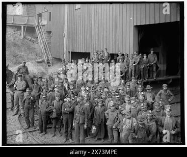 Breaker boys, Woodward coal breakers, Kingston, Pa., Title and date from Detroit, Catalogue J (1901)., 'Dup' on negative., Detroit Publishing Co. no. 011589., Gift; State Historical Society of Colorado; 1949,  Coal mining. , Child labor. , United States, Pennsylvania, Luzerne County, Kingston. Stock Photo