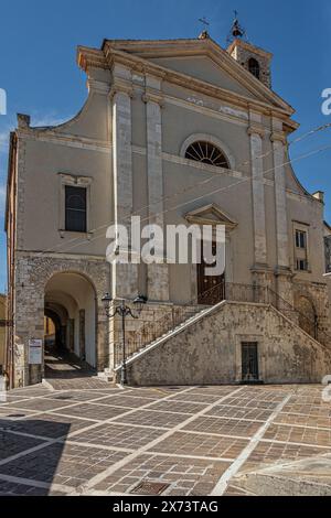 The facade of the parish church of Santa Maria Maggiore in Casoli. Casoli, province of Chieti, Abruzzo, Italy, Europe Stock Photo