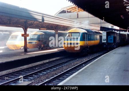 Paddington Station in 1985, with British Rail Intercity 125 HST diesel trains - Class 43 High Speed Train power car in original blue and yellow scheme. London Paddington railway station in the 1980s. Stock Photo