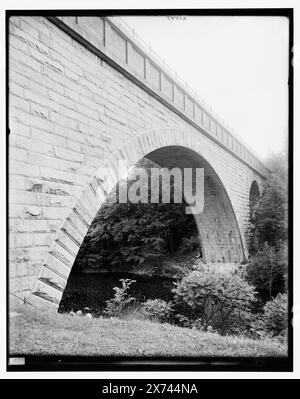 Charles River, Echo Bridge, Newton, Mass., Title from jacket., '453' on negative., Detroit Publishing Co. no. 032549., Gift; State Historical Society of Colorado; 1949,  Rivers. , Bridges. , United States, Massachusetts, Charles River. , United States, Massachusetts, Newton. Stock Photo