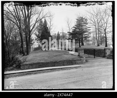 Home of Mrs. Mary Baker Eddy, Brookline, Mass., Title from jacket., '24' on negative., Detroit Publishing Co. no. 036346., Gift; State Historical Society of Colorado; 1949,  Eddy, Mary Baker,, 1821-1910, Homes & haunts. , Dwellings. , United States, Massachusetts, Brookline. Stock Photo