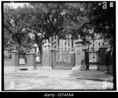 Van Wickle gates, Brown University, Providence, R.I., Corresponding glass transparency (with same series code) available on videodisc frame 1A-30586., '3225' on negative., Detroit Publishing Co. no. 019695., Gift; State Historical Society of Colorado; 1949,  Gates. , United States, Rhode Island, Providence. Stock Photo