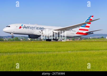 Zürich, 1 Mai 2024: American Airline B787 airplane at Zürich Airport Stock Photo