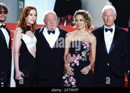 Cannes, France. 17th May, 2024. Taylor Jeanne, Paul Schrader, Penelope Mitchell, Alejandra Silva, Richard Gere attends Kinds of Kindness Screening red carpet at the 77th annual Cannes Film Festival at Palais des Festivals on May 17, 2024 in Cannes, France Stock Photo