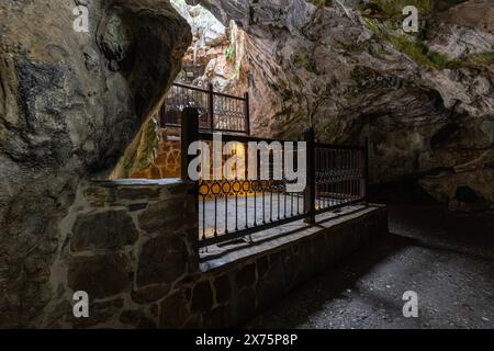 People visiting the sacred place, Eshab-i Kehf Cave ( Seven Sleepers Cave). The Seven Sleepers Ruins or Ashab-ı Kehf Cave located at Tarsus, Turkey, i Stock Photo