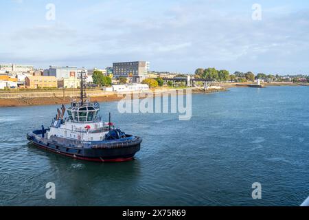 Tugboat working in Mersey River, Port of Devonport, Tasmania Stock Photo