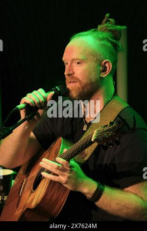Southampton, UK. 17th May, 2024. English singer-songwriter and multi-instrumentalist Sam Newton Battenberg Faulkner, known professionally as Newton Faulkner, performs live on stage at the 1865 Southampton. As well as being a vocalist and guitar player, Newton plays sitar, bass guitar, bass pedals, banjo, mandolin, guzheng, guitarron, piano, kazoo, and ukulele.His debut studio album Hand Built by Robots was certified double platinum in the United Kingdom and reached No.1 in the UK Album Chart in August 2007 Credit: SOPA Images Limited/Ģ����ý Live News Stock Photo