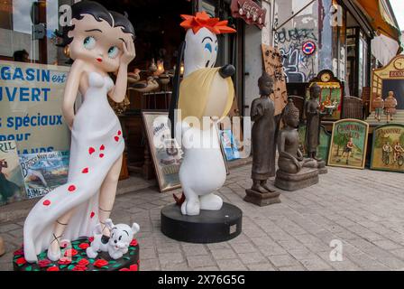 Paris, France, Shopping, Flea Market, Porte de Clignancourt, Antique Market, Collection Old Statues on Display outside Shop, 'betty boop » Stock Photo