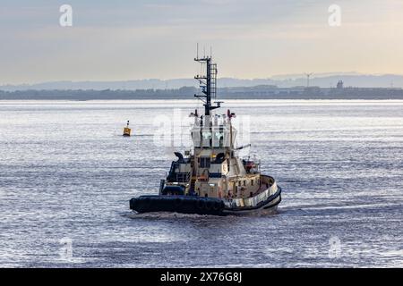 Tug Svitzer Brunel heading out backwards to meet up with cruise ship Ambition of Battery Point Portishead Stock Photo