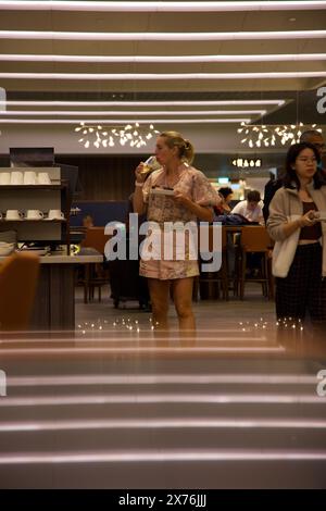 Singapore Airlines Business Class Lounge Stock Photo - Alamy