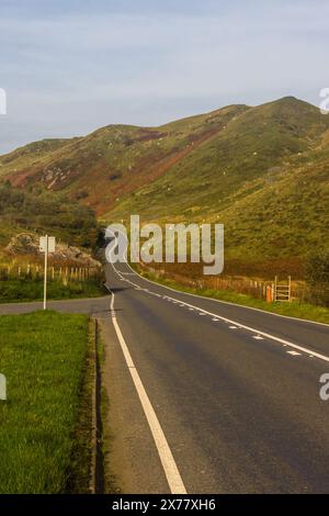 Road winding through a mountain pass in the southern area of Erei National Park in Wales. Eryri, also known as Snodonia National Park, is the largest Stock Photo