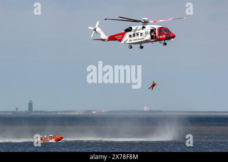 HM Coastguard Helicopter Sikorsky S-92A G-MCGE on exercise with the RNLI at Cleethorpes, UK Stock Photo