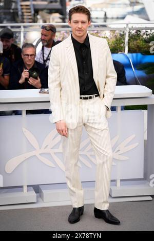 Cannes, France. 18th May, 2024. Joe Alwyn attends the ''Kinds Of Kindness'' Photocall at the 77th annual Cannes Film Festival at Palais des Festivals on May 18, 2024 in Cannes, France. (Photo by Daniele Cifala/NurPhoto) Credit: NurPhoto SRL/Alamy Live News Stock Photo