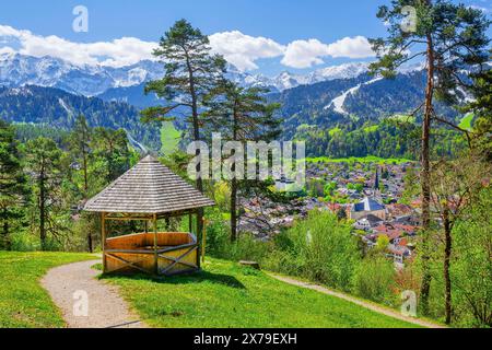 Viewing pavilion near St. Anton above the village in spring in front of the Wetterstein mountains, Garmisch-Partenkirchen, Loisachtal, Werdenfelser Stock Photo