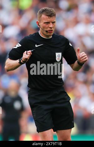 London, UK. 18th May, 2024. Referee Sam Barrott during the Bolton Wanderers FC v Oxford United FC sky bet EFL League One Play-Off Final at Wembley Stadium, London, England, United Kingdom on 18 May 2024 Credit: Every Second Media/Alamy Live News Stock Photo
