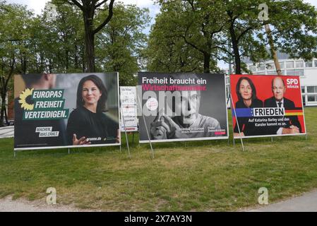 Feature / Symbol: Wahlplakate 05/24 thg Wahlplakate in Bielefeld im Mai 2024 zur Europawahl am 09. Juni 2024 Deutschland deutsch deutsche Parteien Politik Wahlplakat Plakat Wahl SPD Sozialdemokraten FDP Grüne Bündnis 90 Die Grünen Barley Scholz Baerbock Strack-Zimmermann wählen Europaparlament EU Wahlrecht Wahlkampf Wahlen Europäische election campaign poster germany quer draußen *** Feature symbol election posters 05 24 thg election posters in Bielefeld in May 2024 for the European elections on June 09, 2024 Germany German German parties politics election poster poster election SPD Social Dem Stock Photo