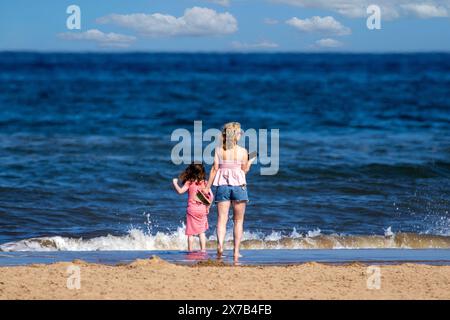 Southport, Merseyside, 19 May 2024.  People at the seaside in Southport enjoying a day of fine warm sunshine and clear blue skies on a gorgeous summer's afternoon.  Credit: Cernan Elias/Alamy Live News Stock Photo