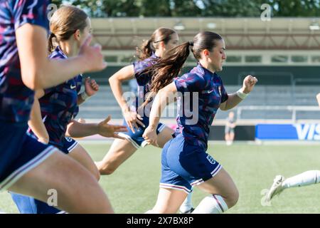 Malmö, Sweden. 18th May, 2024. The players of England warm up before the UEFA Women's Under-17 EURO Championship final between England and Spain at Malmö Idrottsplats in Malmö. (Photo Credit: Gonzales Photo/Alamy Live News Stock Photo